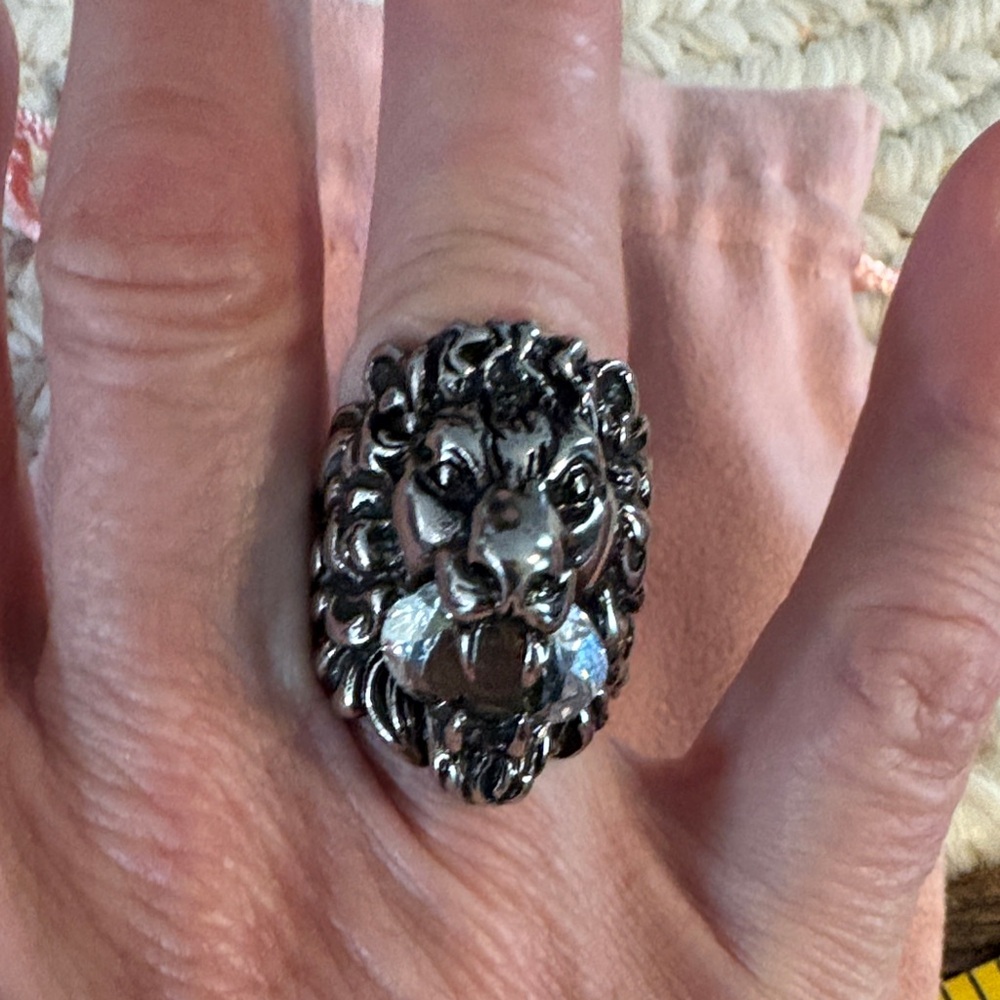 Gucci Silver-Tone Lion Head Ring with Clear Crystal - Picture 7 of 10
